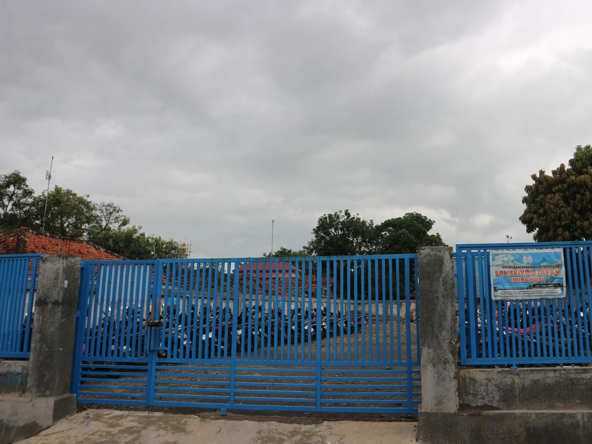 Lapangan Serbaguna & Area Parkir